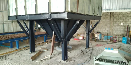 Crushers, hoppers, and silos