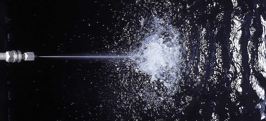 Sprays over Liquid Streams